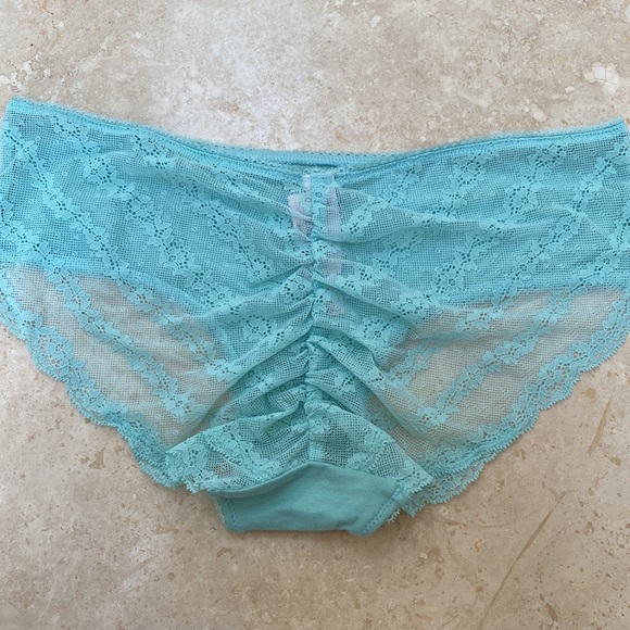 2 Victoria Secret’s NEW Panty Size M - Picture 5 of 5